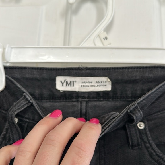 YMI Black Skinny Jeans size 3/26 - Picture 3 of 4